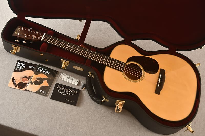 

Акустическая гитара Martin Custom Shop 000 18 Style Bearclaw Italian Alpine Spruce #2767224