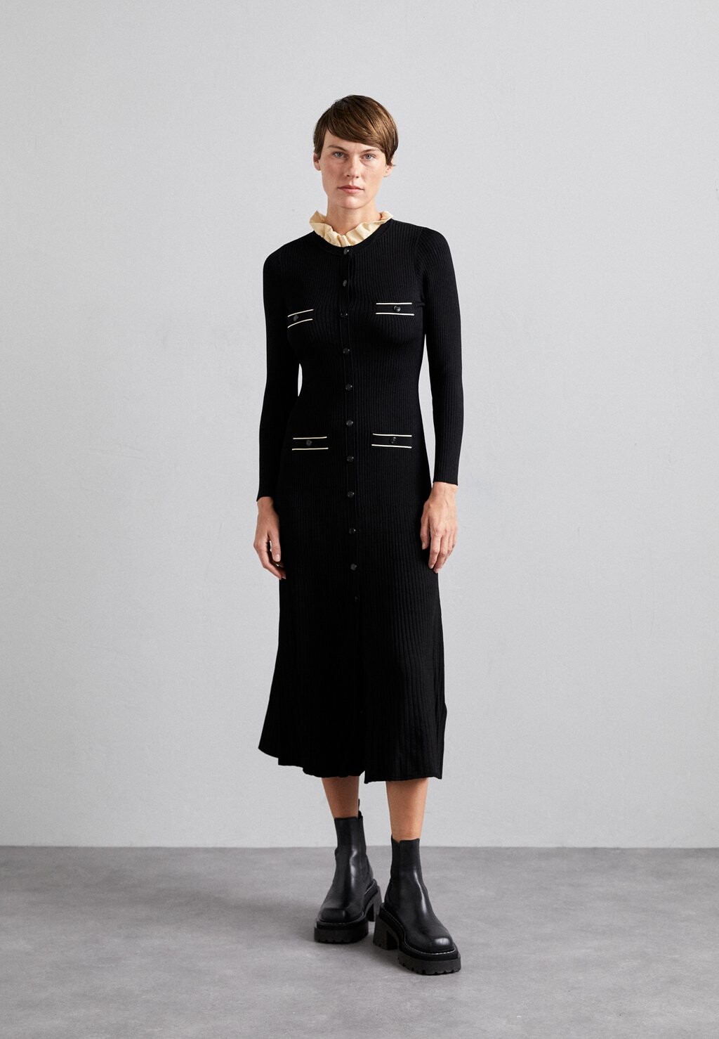 

Трикотажное платье Robe Longue sandro, цвет noir