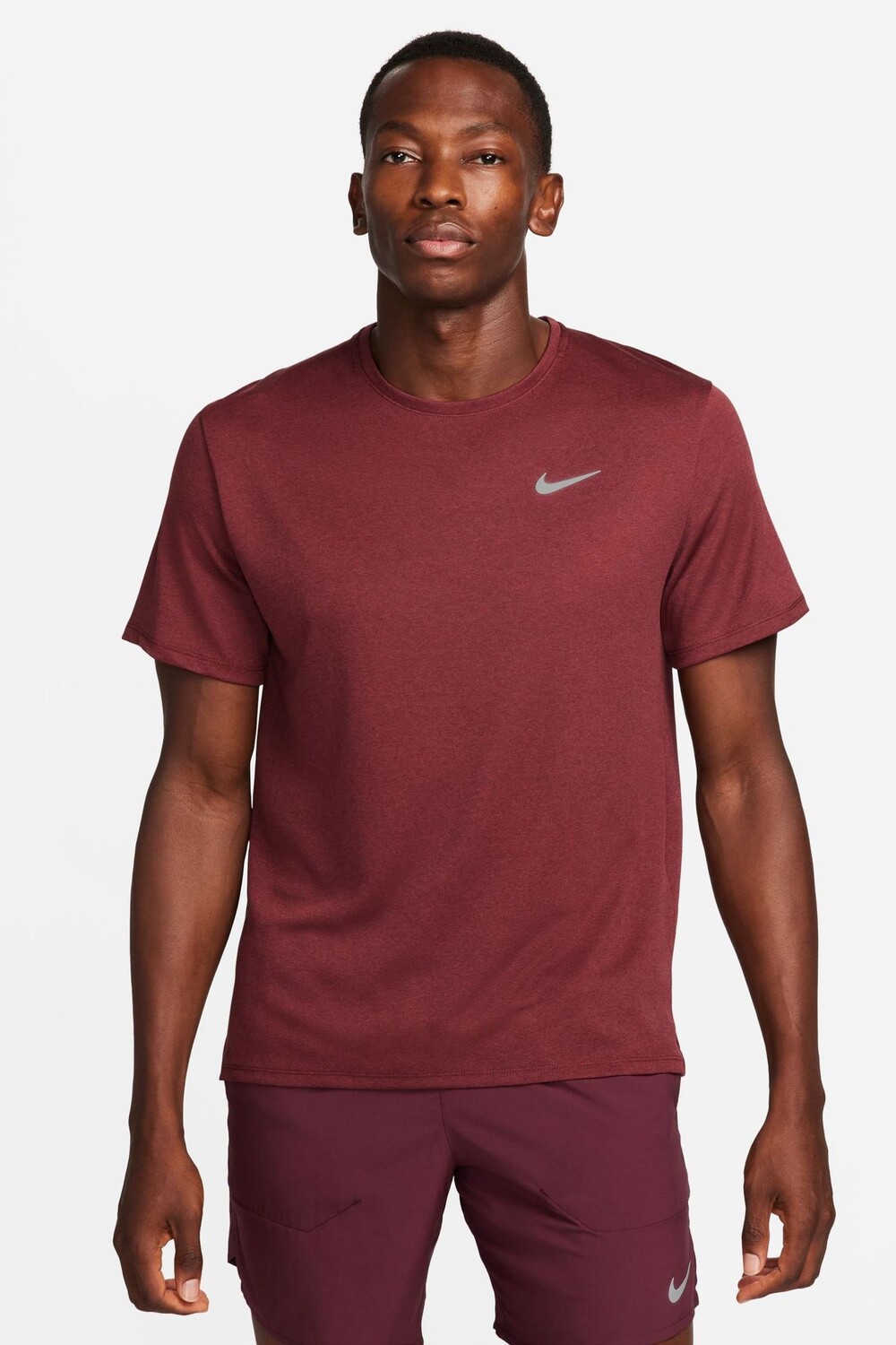 

Футболка для бега Miler dri fit uv Nike, красный