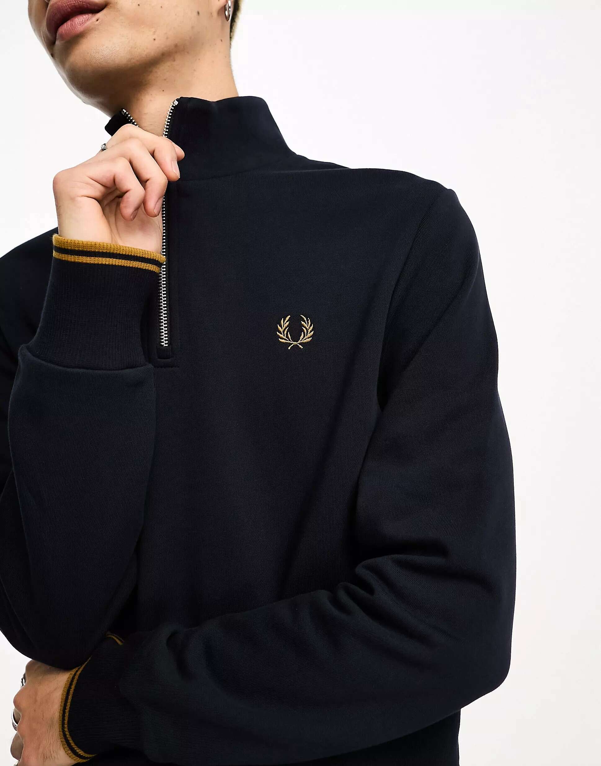 

Темно-синий свитшот на молнии Fred Perry