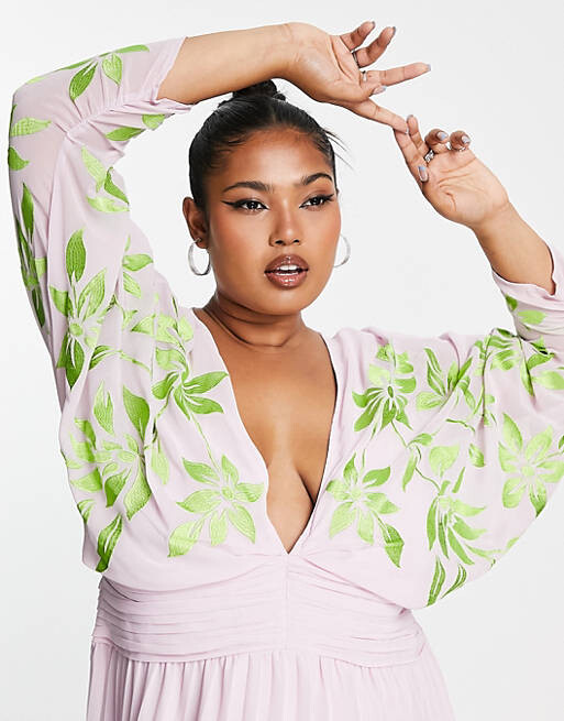 

Сиреневое плиссированное платье макси с зеленой вышивкой ASOS DESIGN Curve