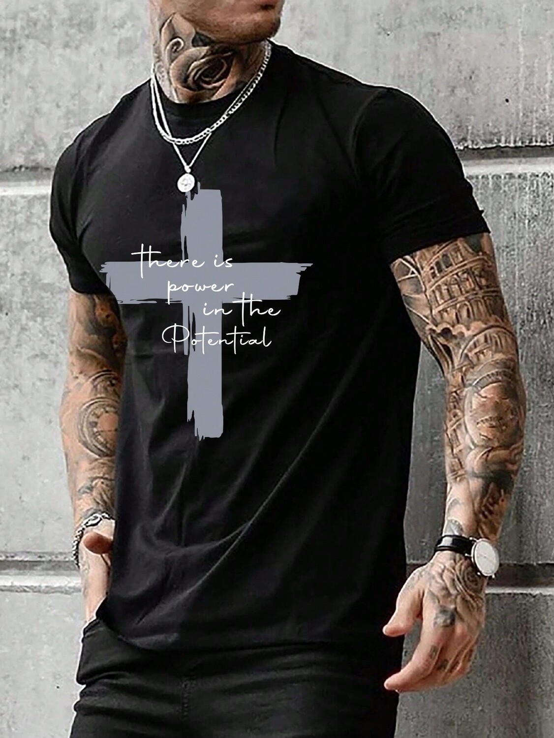 

Мужская футболка с заниженными плечами и принтом креста и слогана Manfinity LEGND, черный