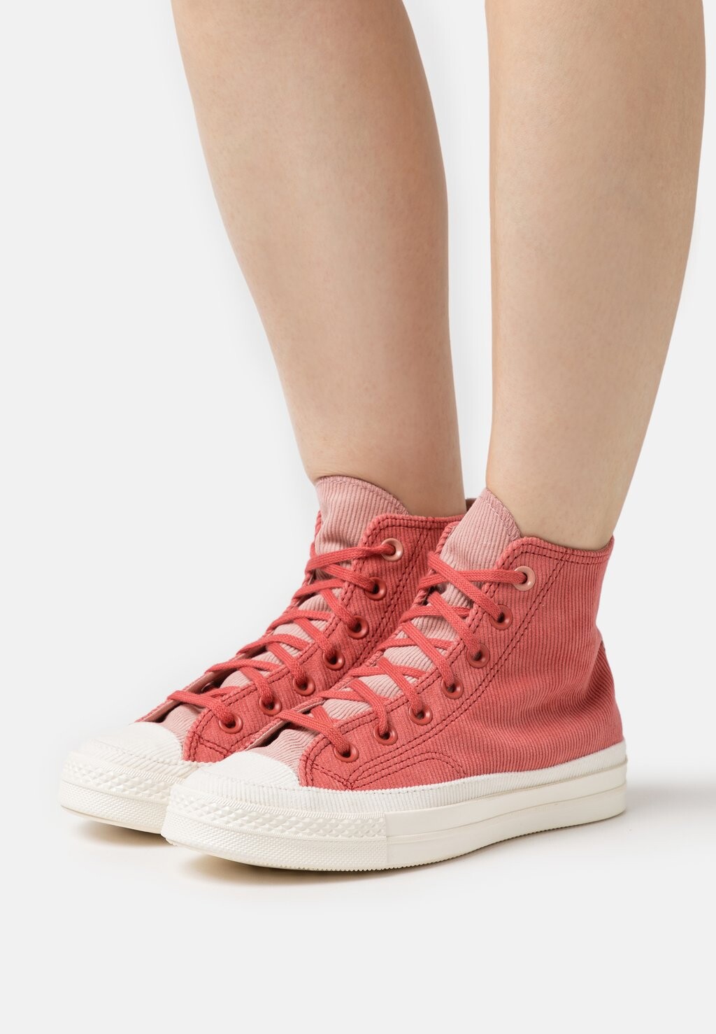 

Высокие кроссовки Converse Chuck 70 Workwear, пирог с ревенем / пыль каньона