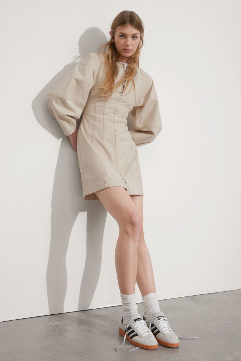 

Скульптурное мини-платье на молнии и другие истории H&M, бежевый