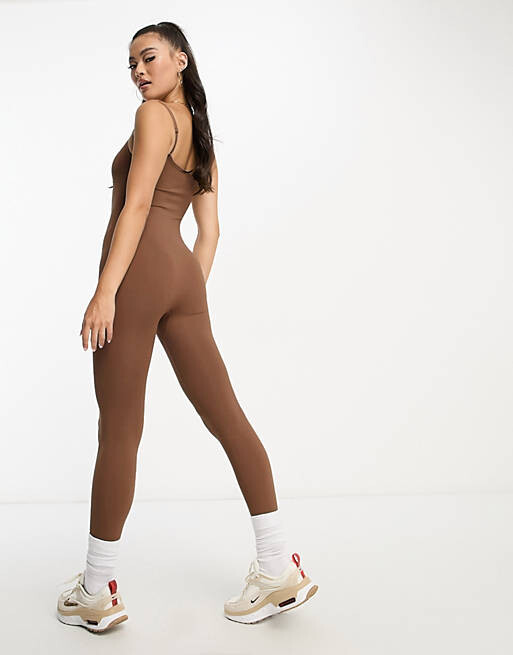 

Бесшовный комбинезон цвета мокко ASOS DESIGN