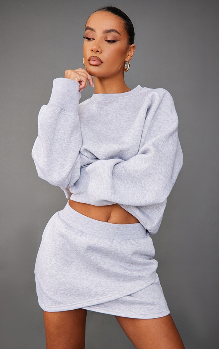 

PrettyLittleThing Пепельно-серый свободный свитшот свободного кроя