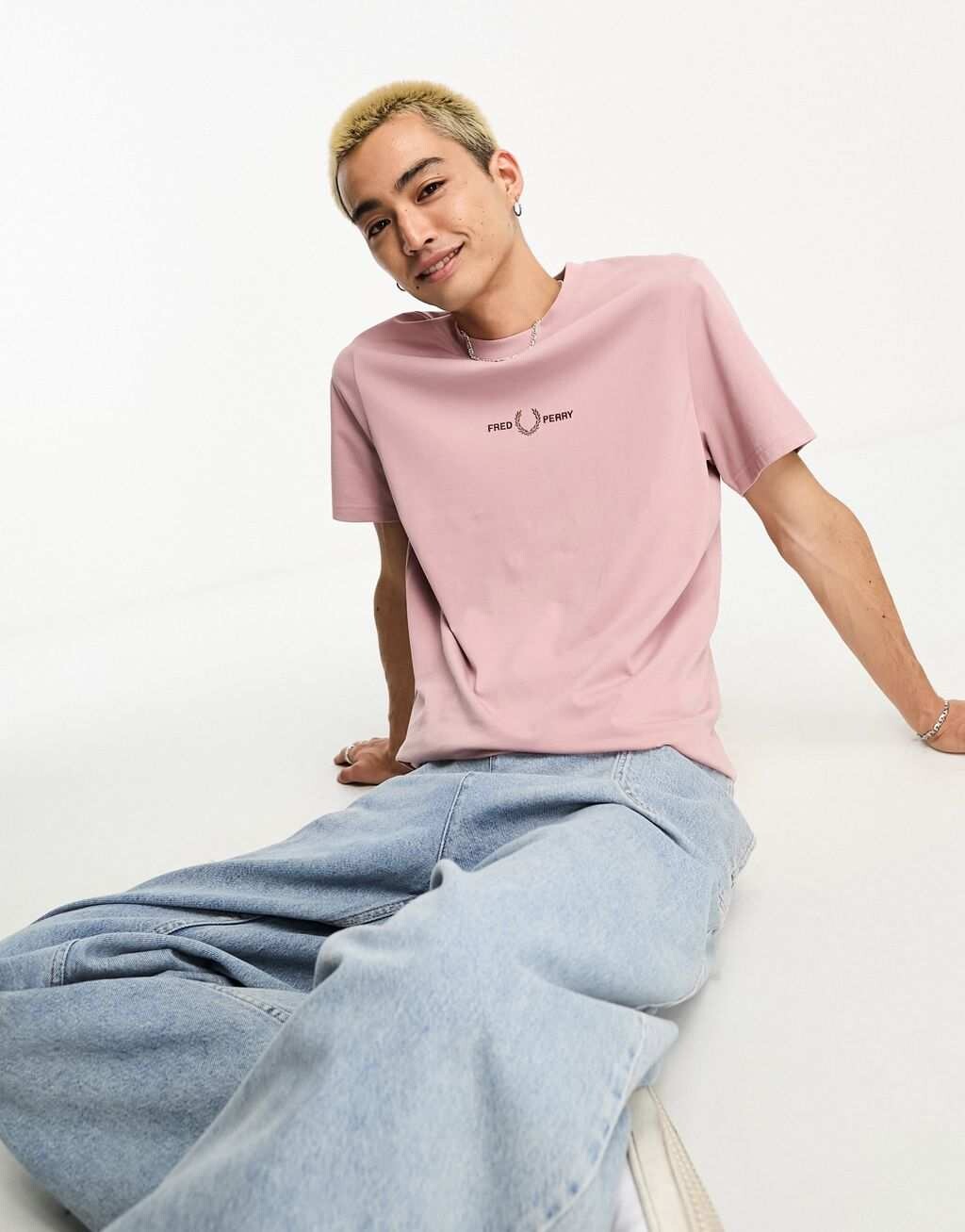 

Футболка пыльно-розового цвета с вышивкой Fred Perry, Розовый