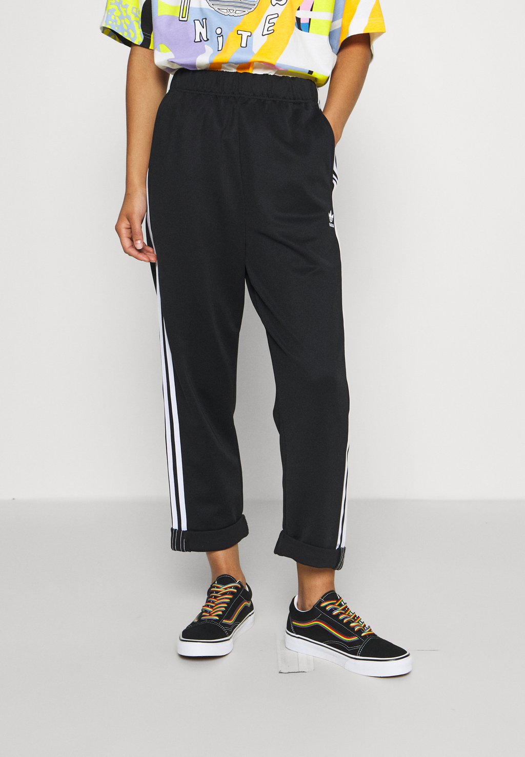 

Брюки для бега BF ADICOLOR PRIMEBLUE RELAXED PANTS adidas Originals, цвет black