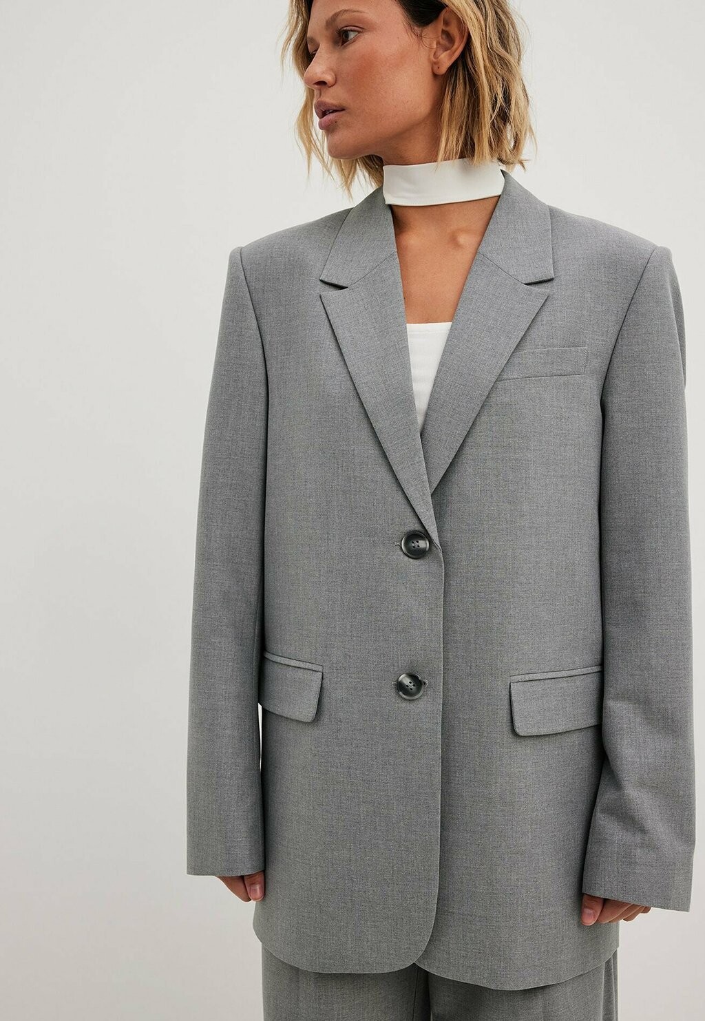

Блейзер NA-KD OVERSIZE, цвет light grey