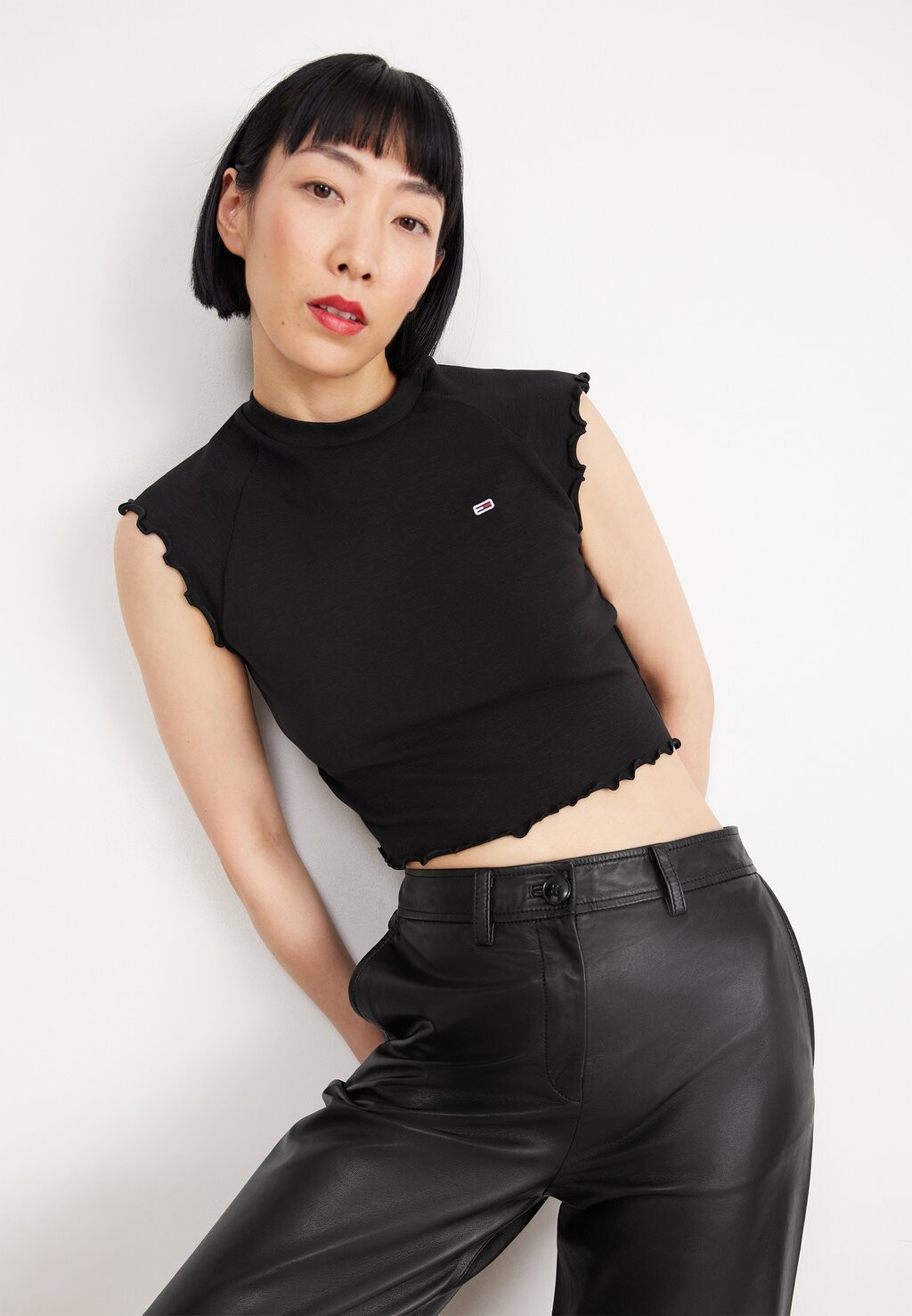 

Базовая футболка SLIM BABYLOCK RIB TEE Tommy Jeans, черный