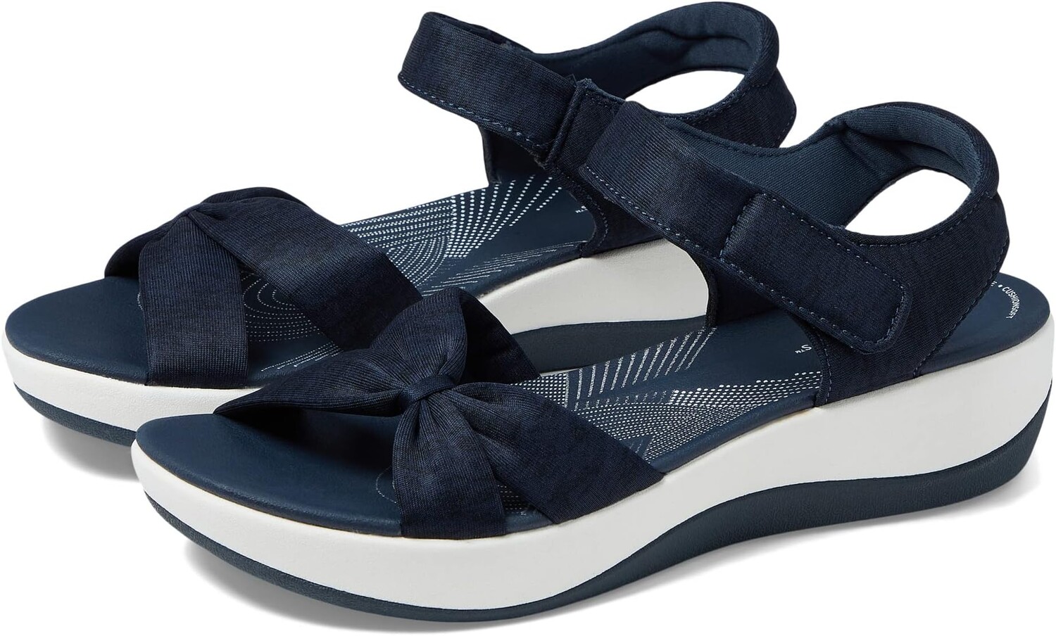 

Сандалии на плоской подошве Arla Shore Clarks, цвет Navy Textile