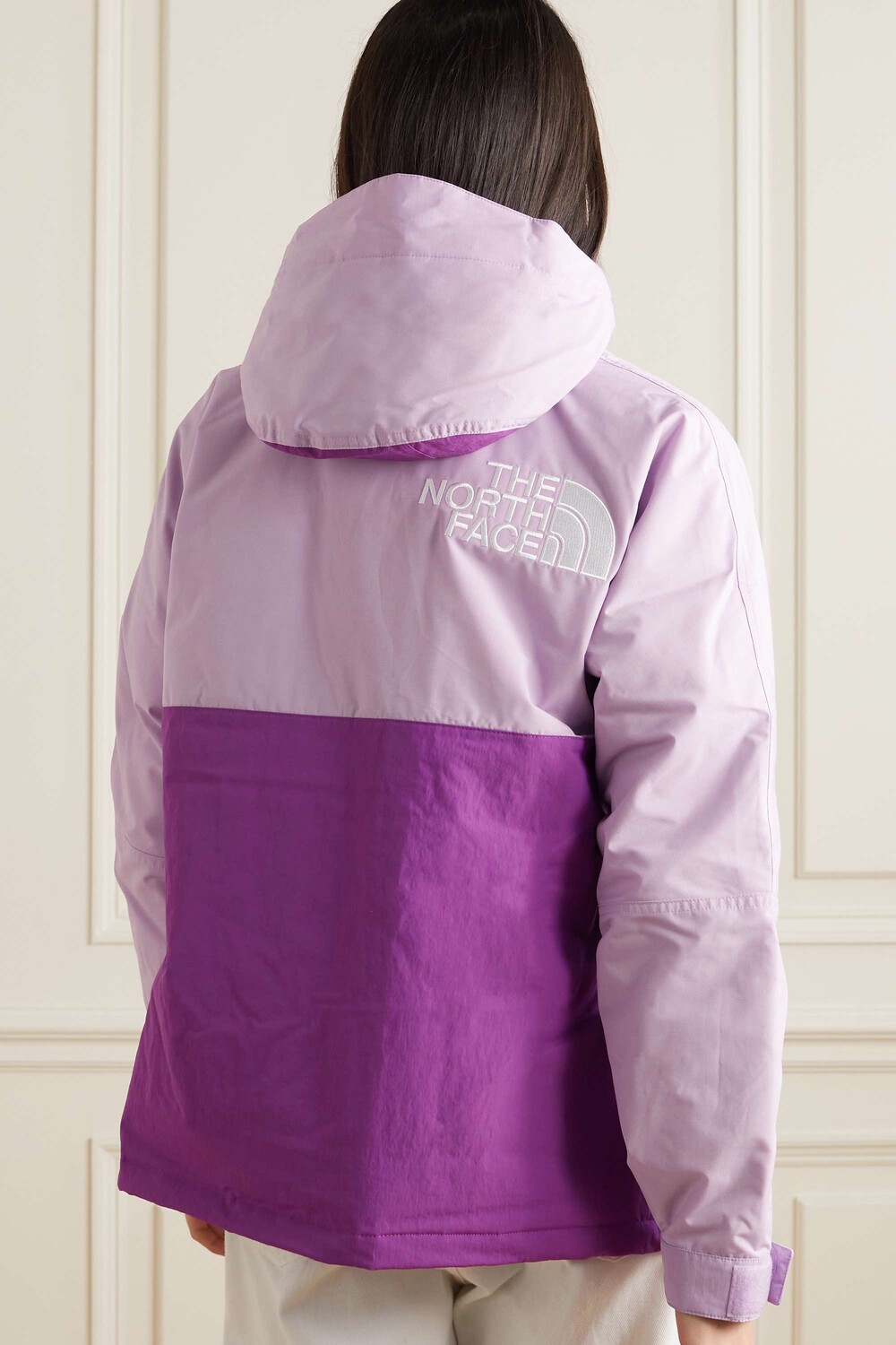 

THE NORTH FACE Куртка 78 Lo-Fi Hi-Tek Windjammer с капюшоном и вышивкой из рипстопа, фиолетовый