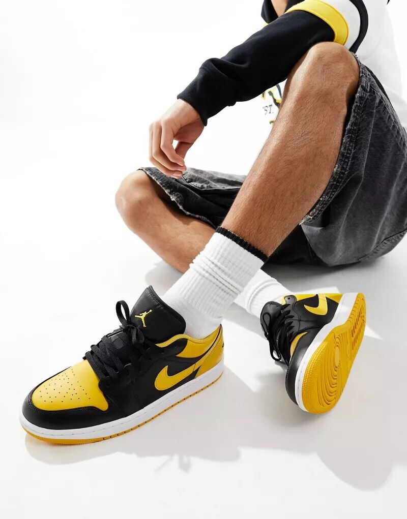

Желтые и черные низкие кроссовки Air Jordan 1
