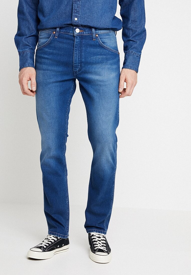 

Джинсы прямого кроя Wrangler