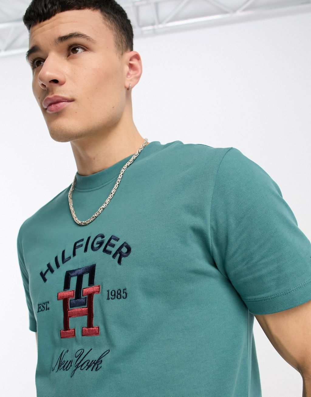 

Зеленая футболка с графическим логотипом Tommy Hilfiger, Зеленый