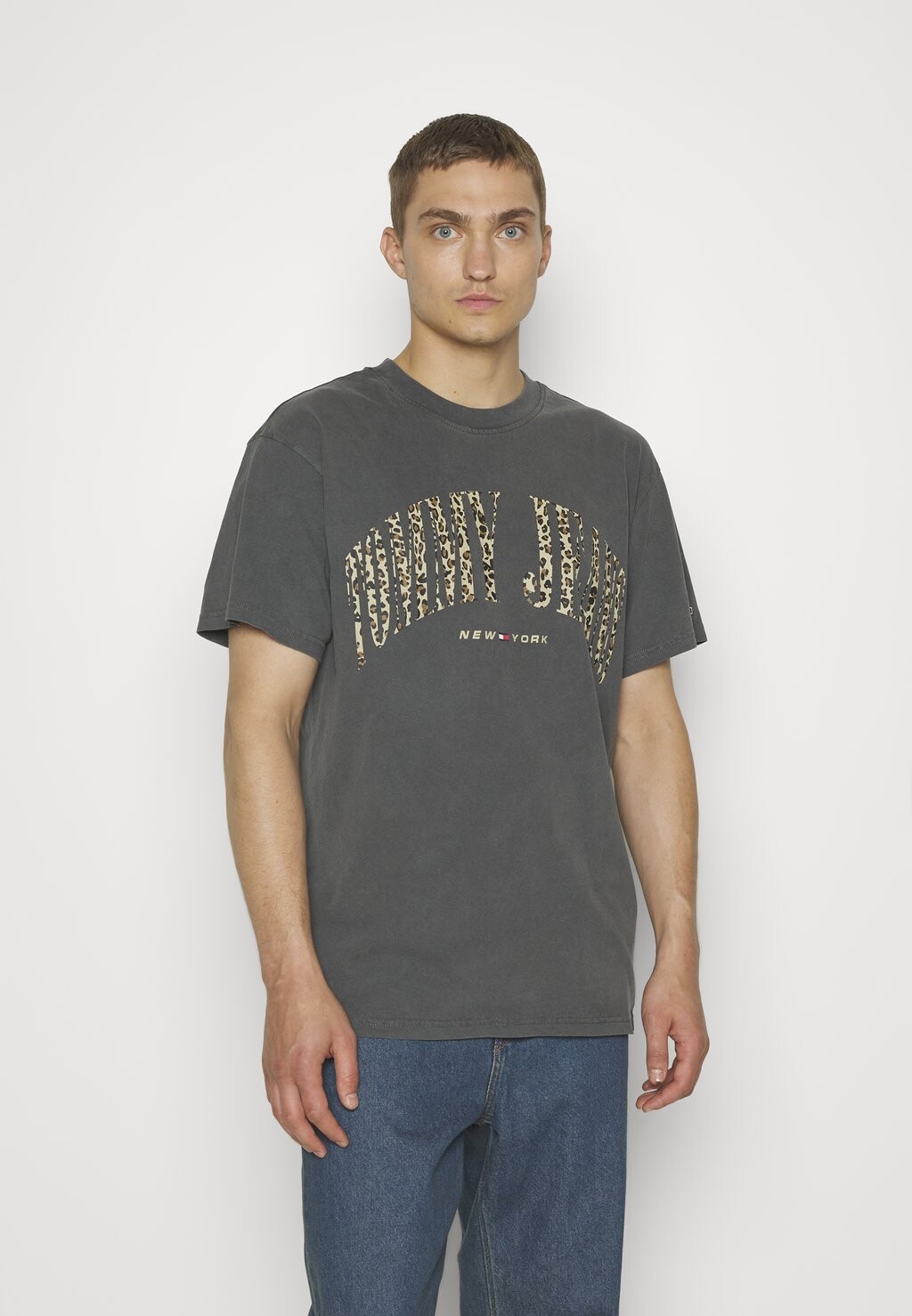 

Футболка с принтом LEO COLLEGE TEE UNISEX Tommy Jeans, новый уголь