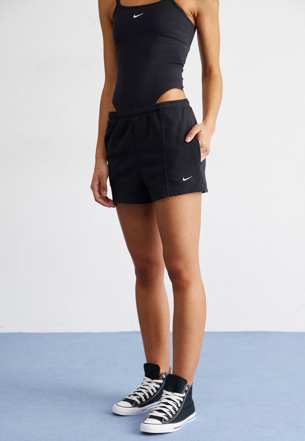 

Спортивные брюки Nike Sportswear, цвет black/sail