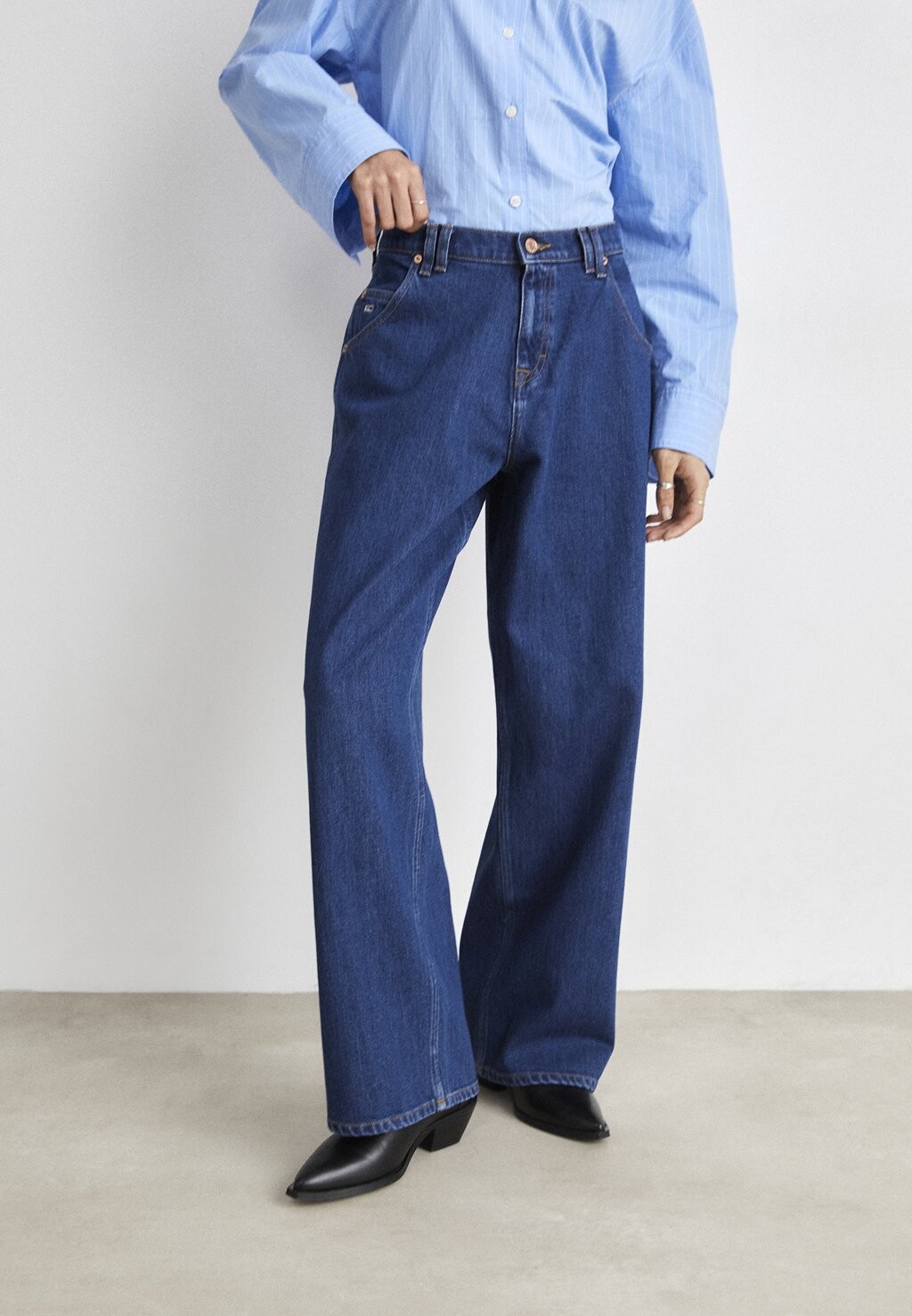 

Джинсы Baggy DAISY Tommy Jeans, темный деним