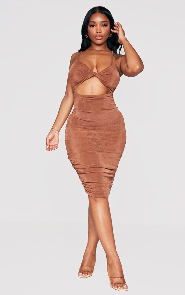 

PrettyLittleThing Шоколадно-коричневое облегающее платье мидакси со складками из ацетата