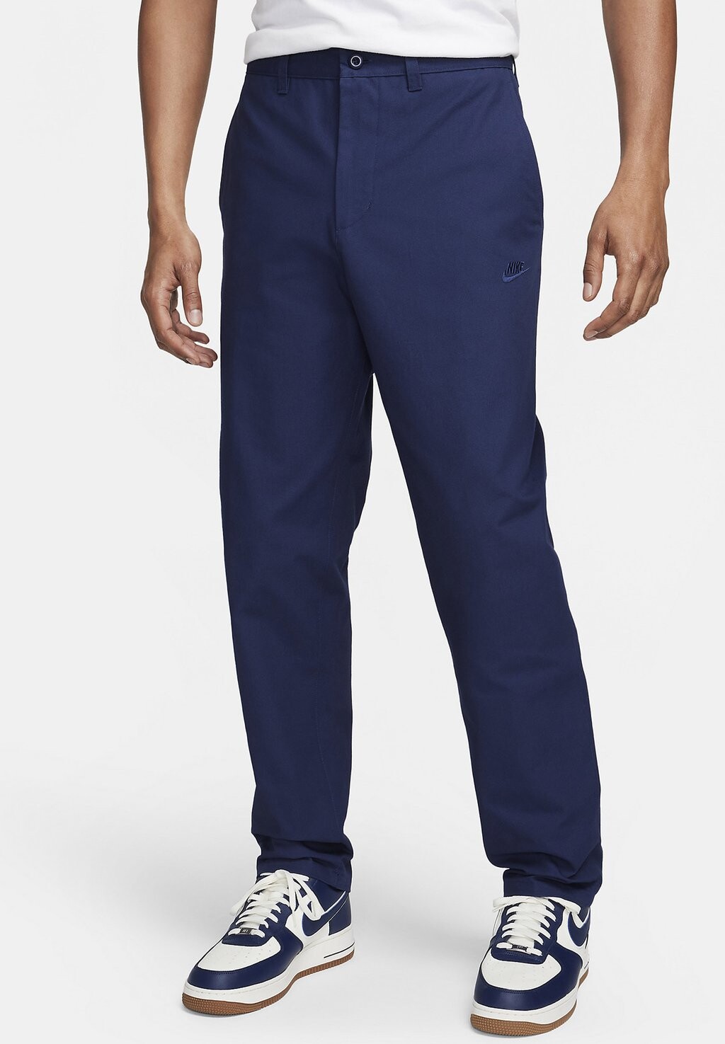 Чино CLUB PANT Nike Sportswear, цвет midnight navy midnight navy