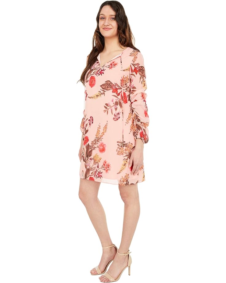 Платье Vince Camuto Printed Chiffon Float with Self Cording and Ruched Sleeve, цвет Blush