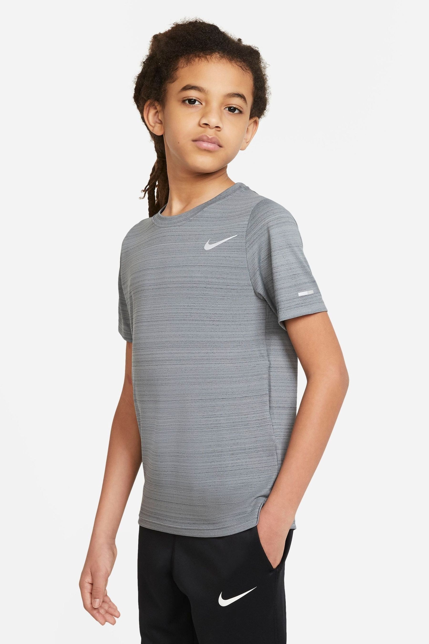 

Футболка Miler Dri-FIT Nike, серый