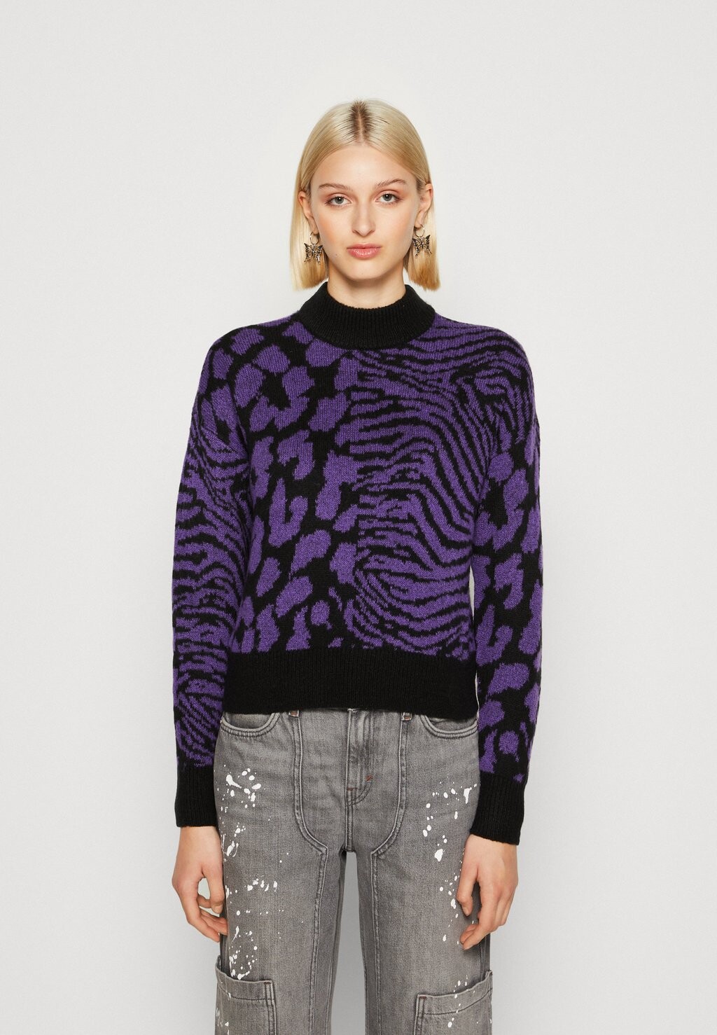 

Свитшот Vero Moda VMVERA ANIMAL O NECK, черный/цветок страсти