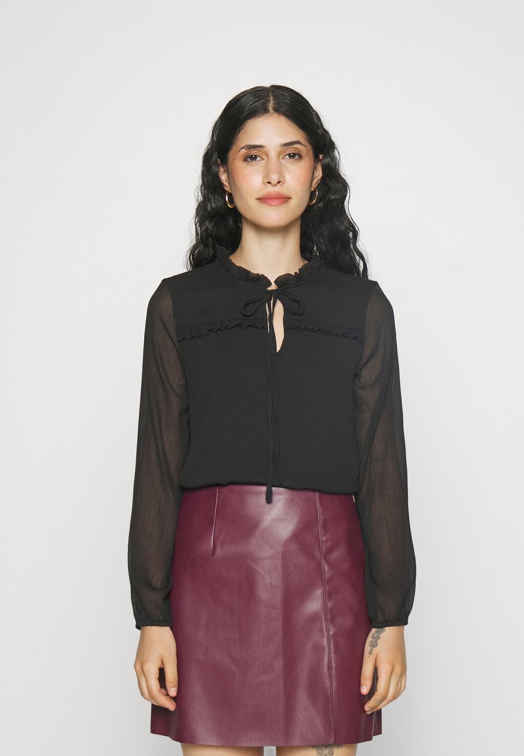 

Блузка Vero Moda, черный