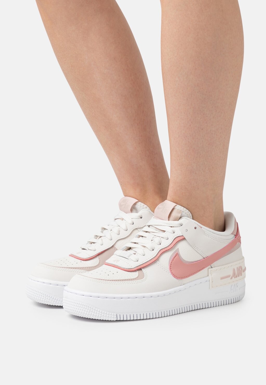 

Кроссовки Nike W Af1 Shadow, фантом / красная звездная пыль