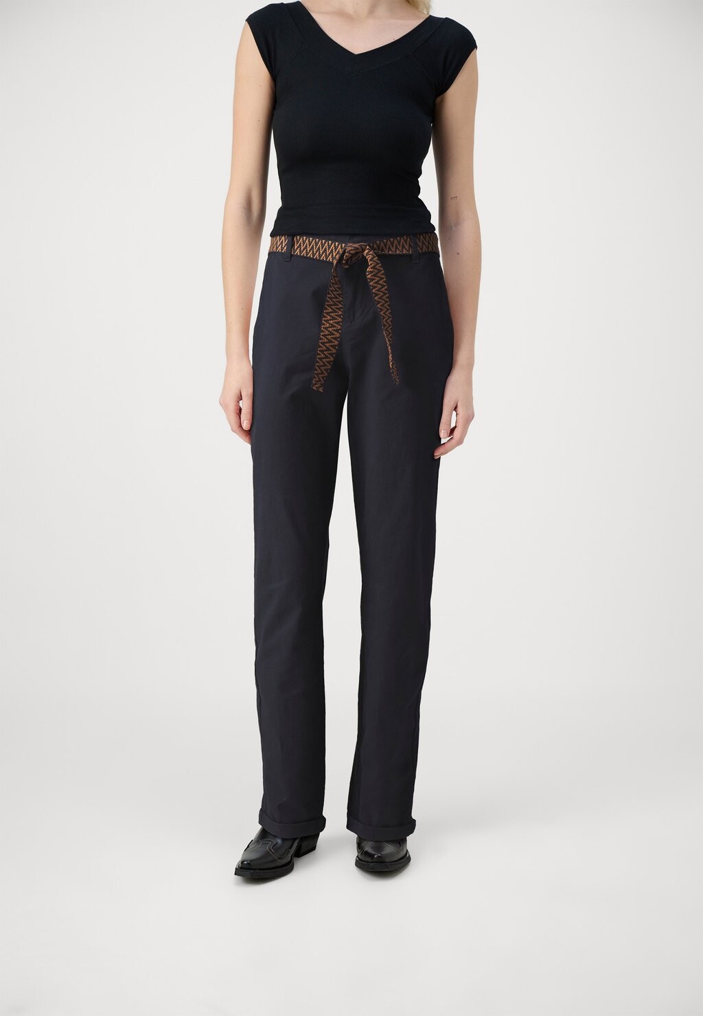 

Брюки ONLBIANA BELT CHINO ONLY, темно-синий