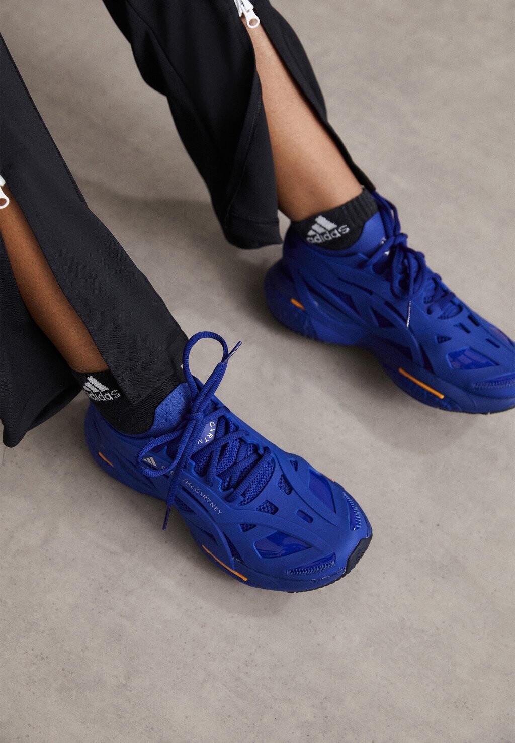

Кроссовки нейтрального цвета ASMC SOLARGLIDE adidas by Stella McCartney, загадочные чернила/оранжевый цвет