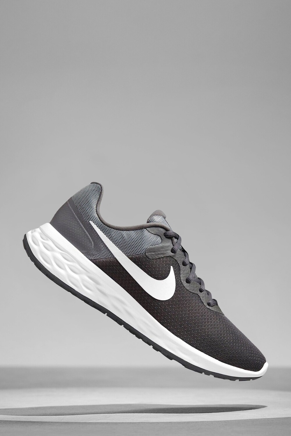 

Спортивные кроссовки Revolution 6 Nike, серый