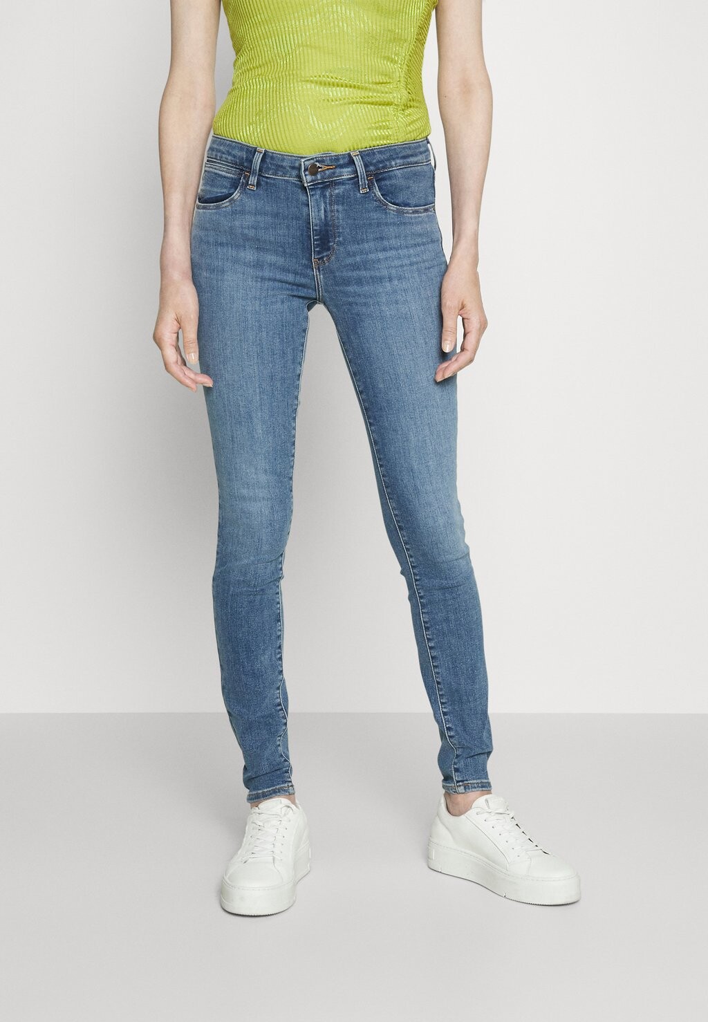 

Джинсы скинни Wrangler