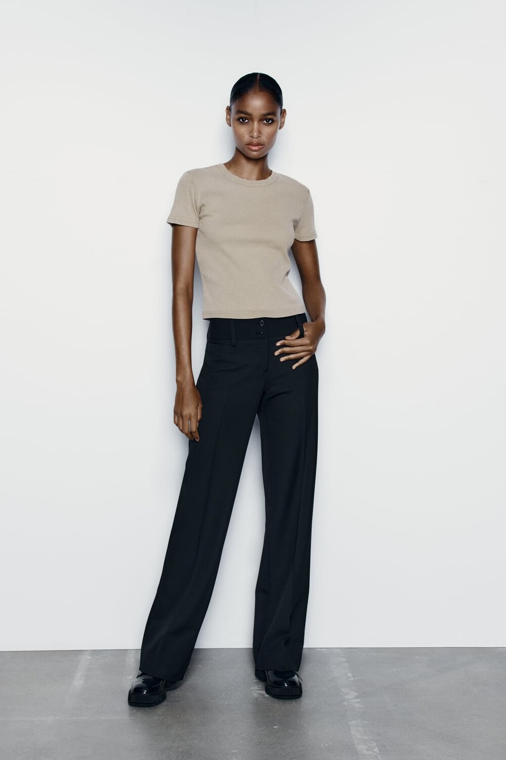

Топ в рубчик с эффектом потертостей ZARA, норковый