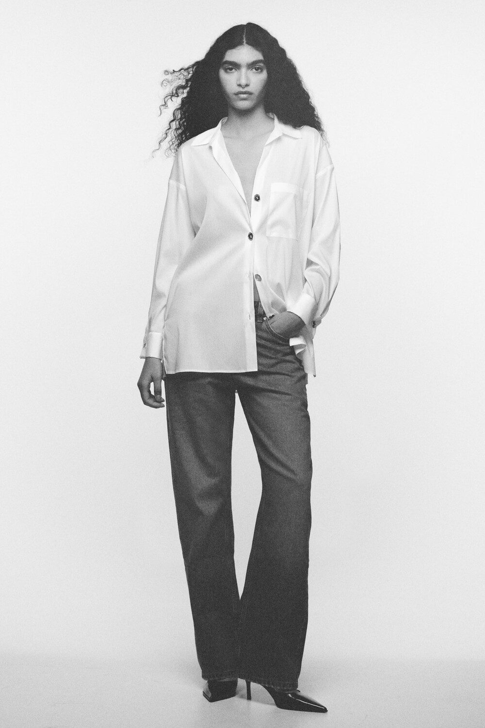 

Свитер оверсайз с золотыми кнопками Zara, белый