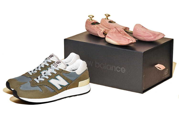 

Серия New Balance 1300 Коричневый/Синий