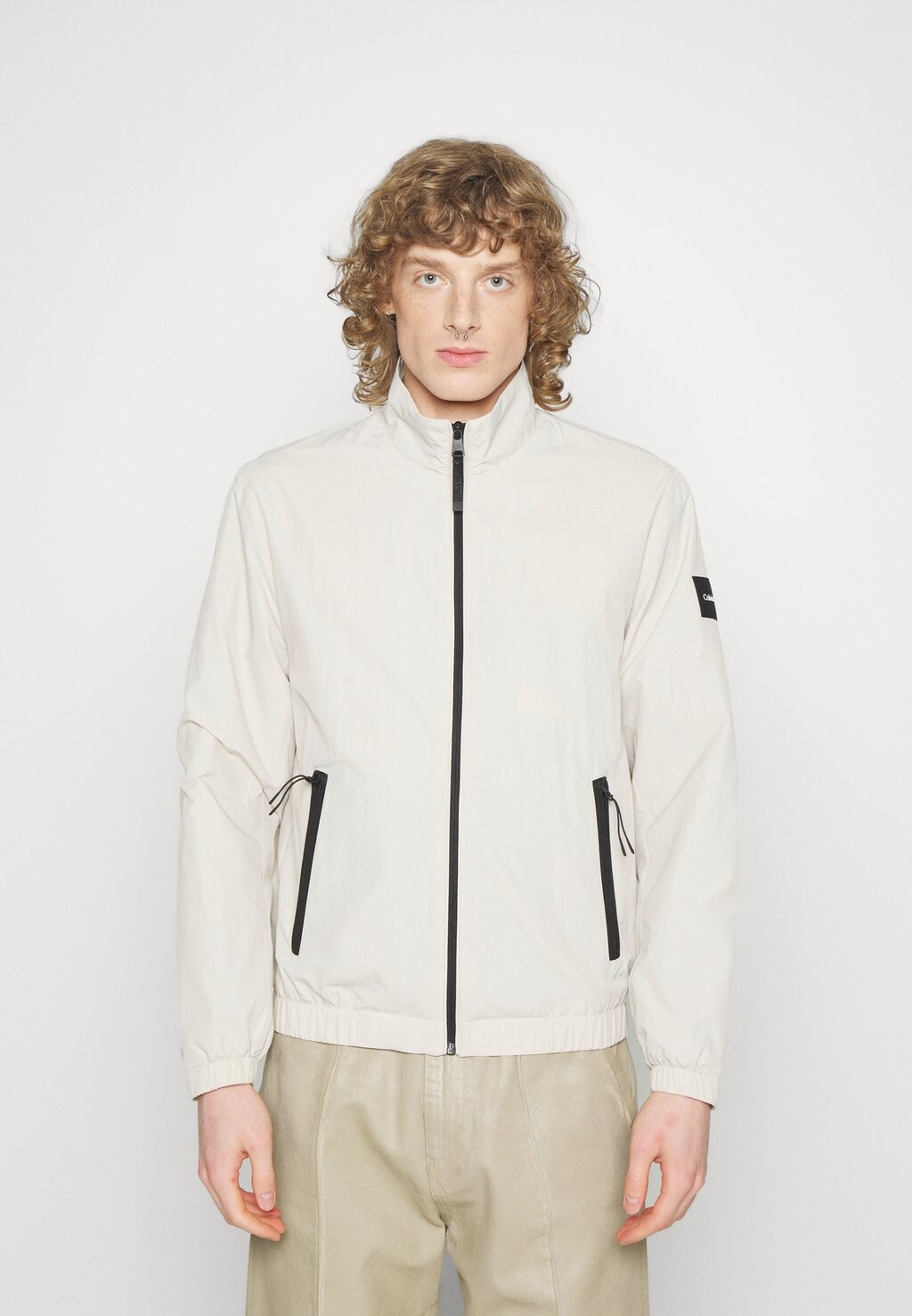 

Легкая куртка Calvin Klein