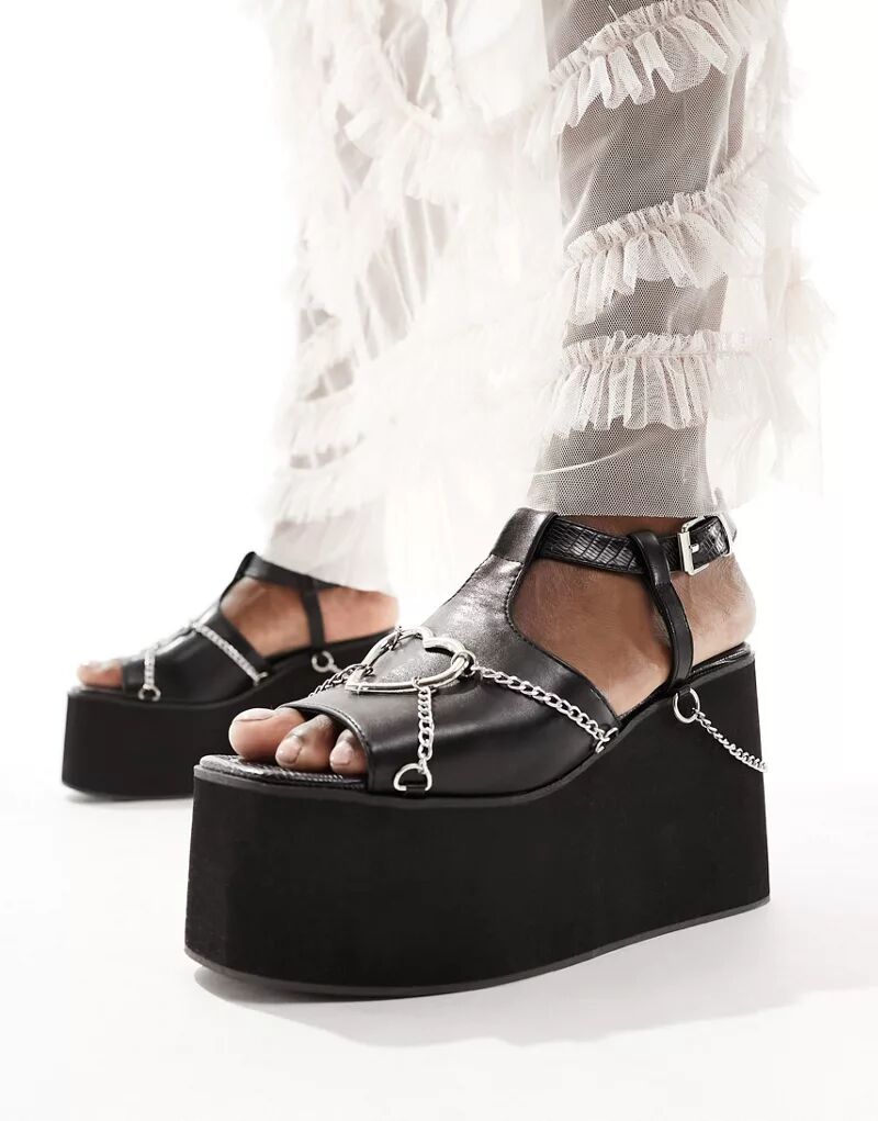Черные сандалии Koi Crushed Hearts с очень толстой подошвой на платформе и цепочкой Koi Footwear