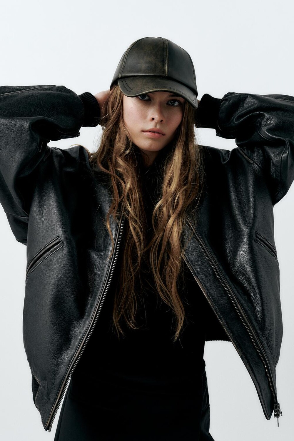 

Кепка из искусственной кожи ZARA, коричневый