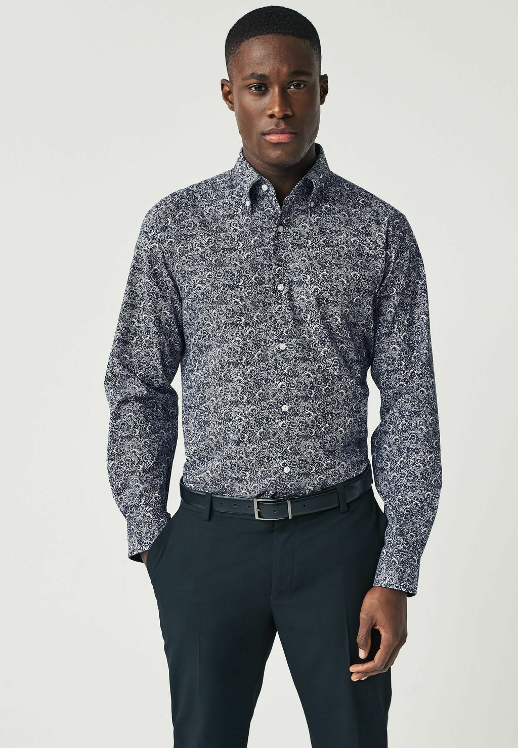 цена Рубашка EASY IRON PRINTED OXFORD REGULAR FIT Next, цвет navy blue floral