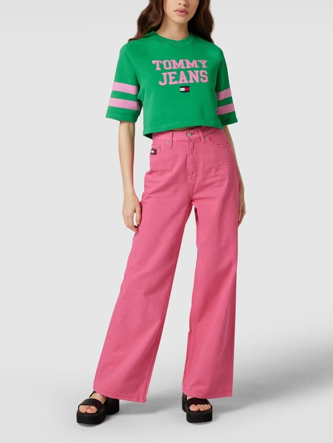 

Укороченная футболка с вышивкой этикеток Tommy Jeans, зеленый
