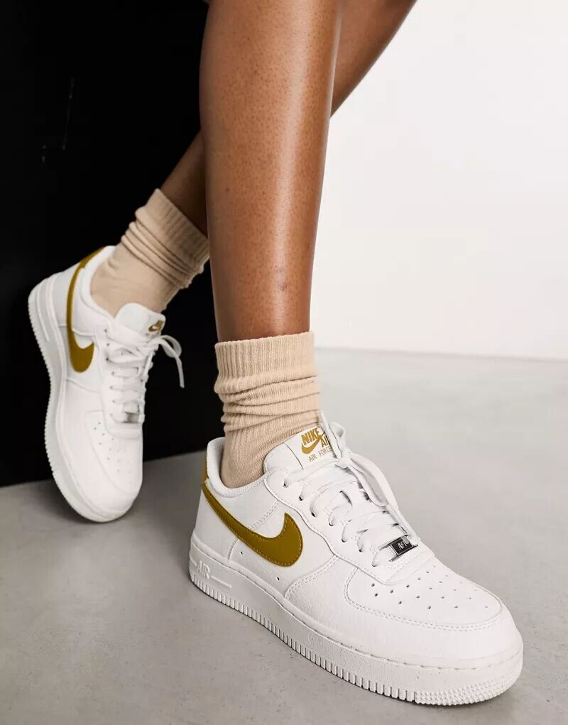

Бело-бронзовые кроссовки Nike Air Force 1 '07 NN