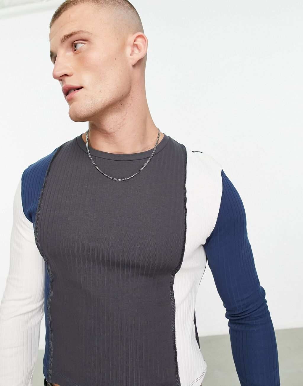 

Укороченная футболка скинни с длинными рукавами ASOS DESIGN в рубчик колор-блок