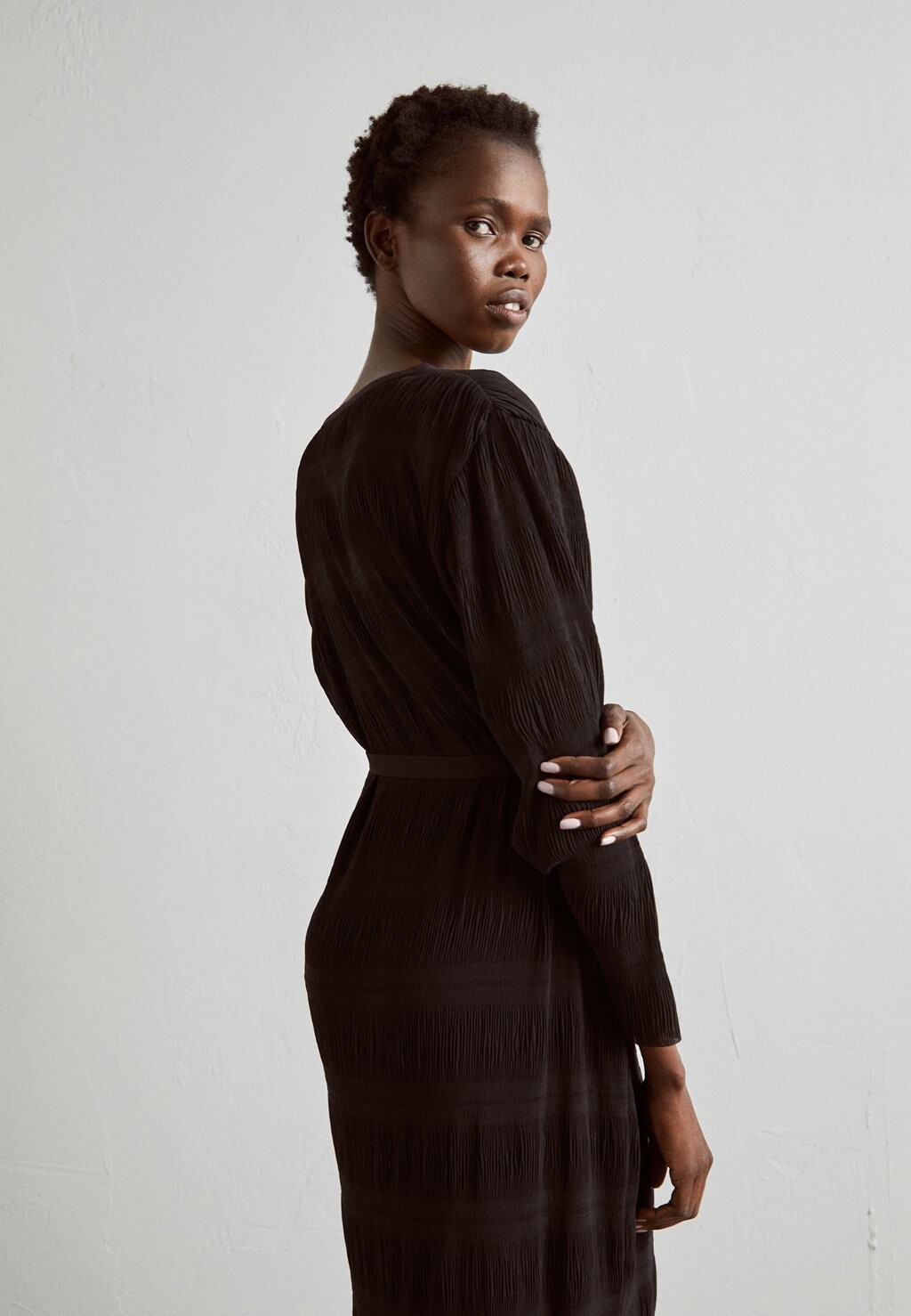 

Летнее платье Grow Dress Henrik Vibskov, цвет caviar