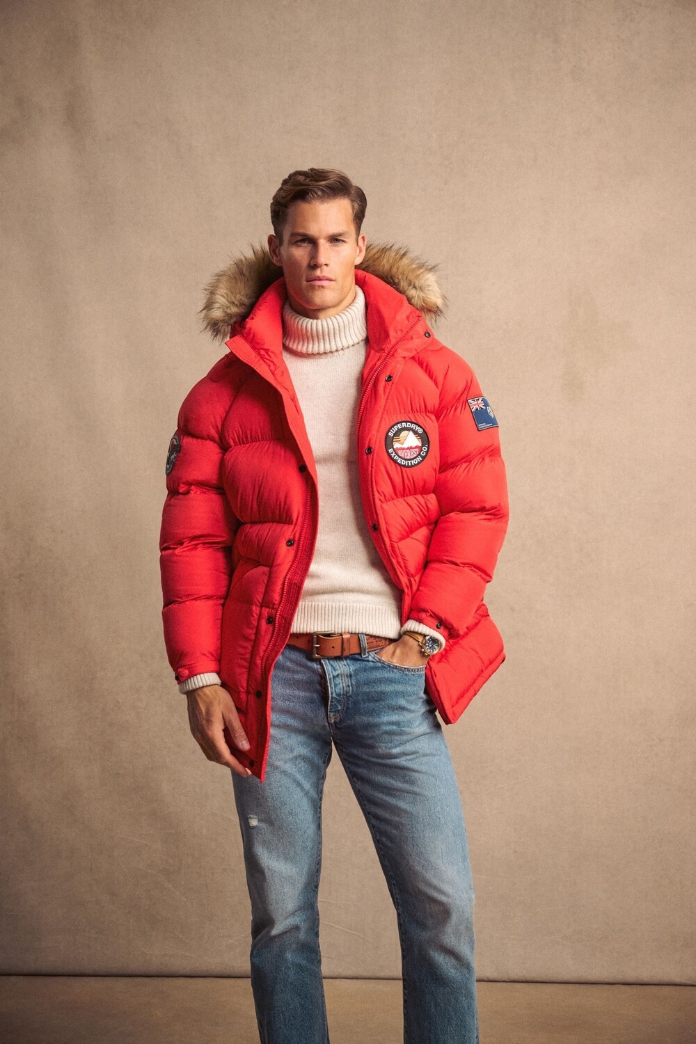 

Эверест ярусный сбитый с толку парка Superdry, красный