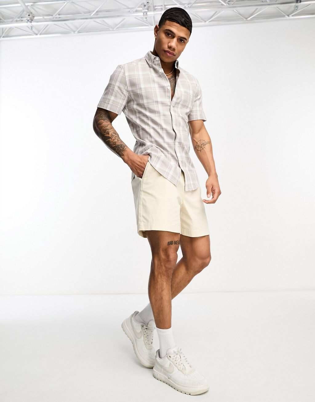 

Серая узкая рубашка в клетку стрейч ASOS DESIGN