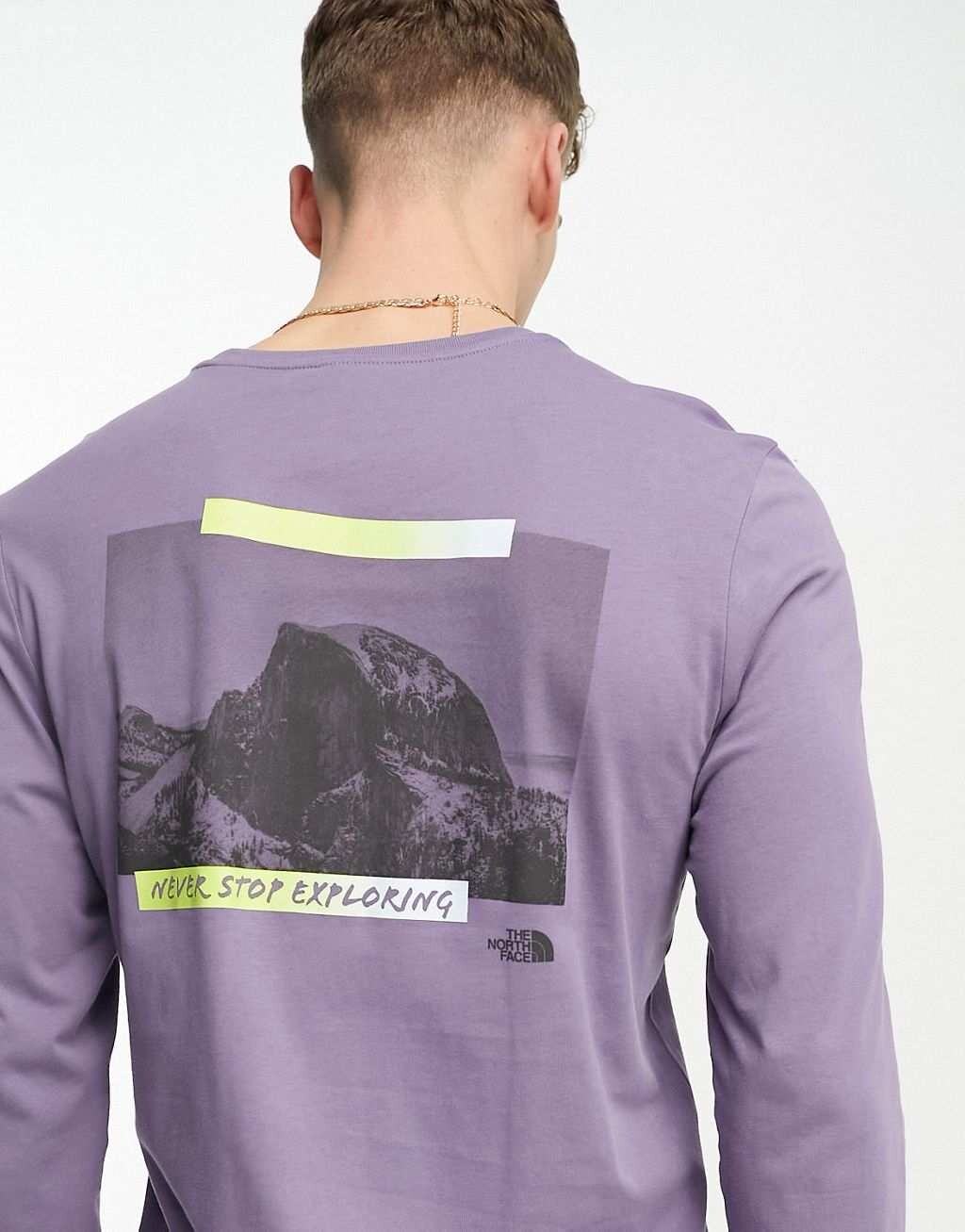 

Фиолетовая футболка с длинными рукавами и рисунком на спине The North Face ES