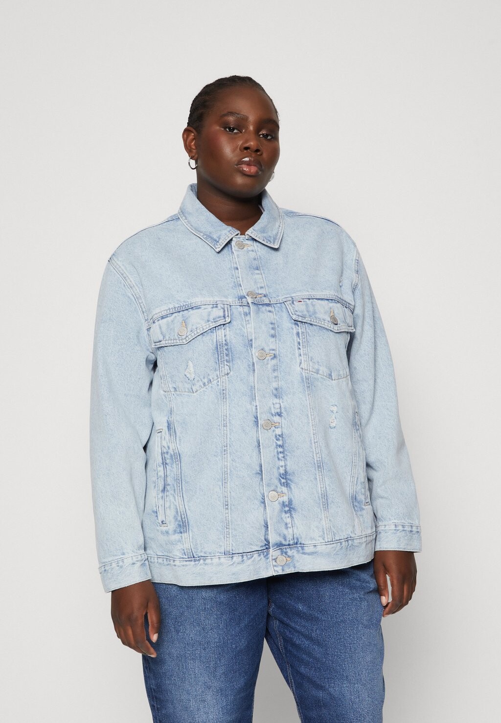 

Джинсовая куртка JACKET Tommy Jeans Curve, светло-голубой деним