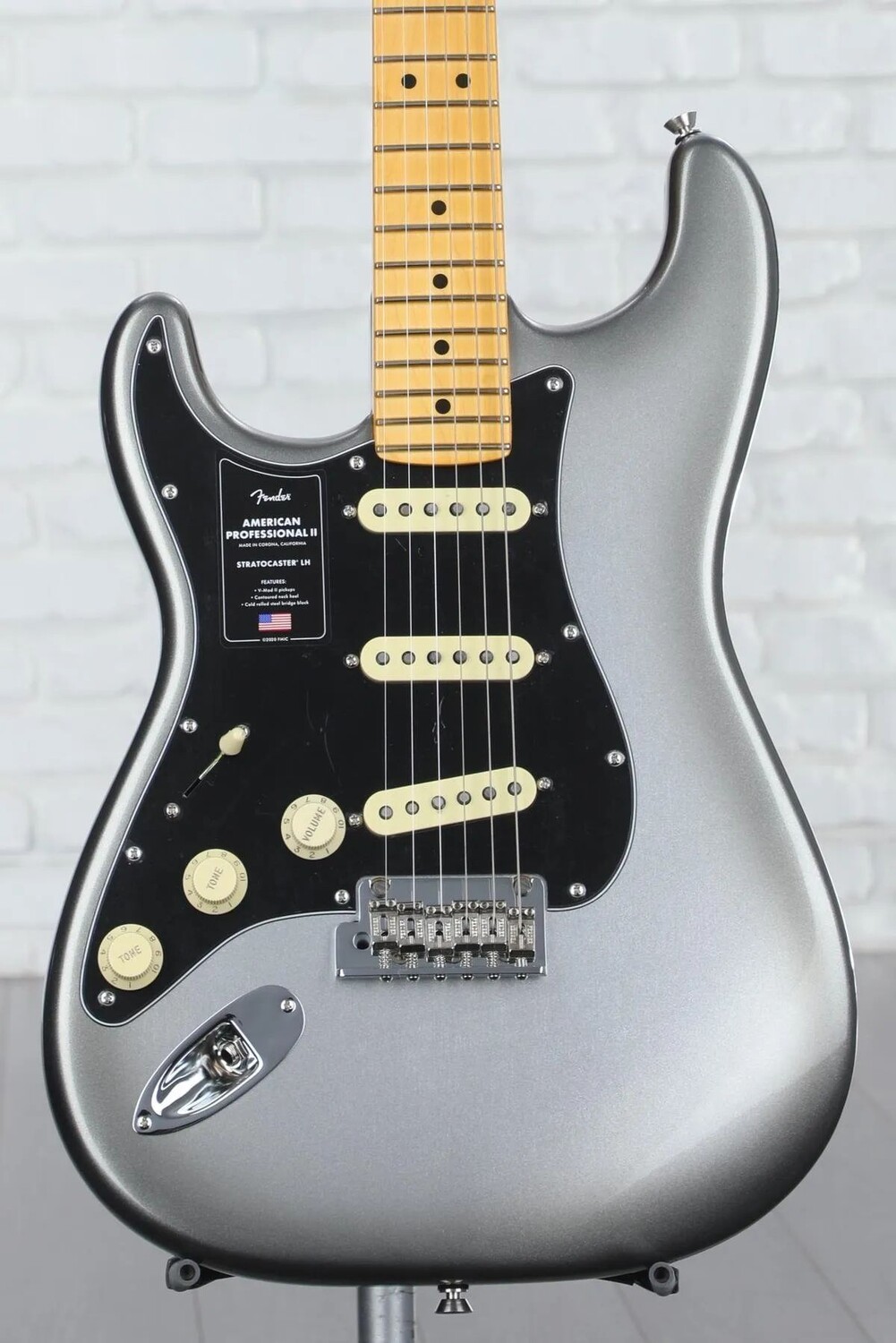 

Fender American Professional II Stratocaster для левой руки — Mercury с кленовой накладкой на грифе