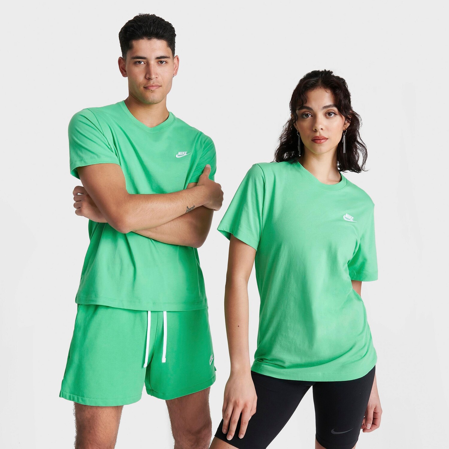 

Футболка Nike Sportswear Club, зеленый